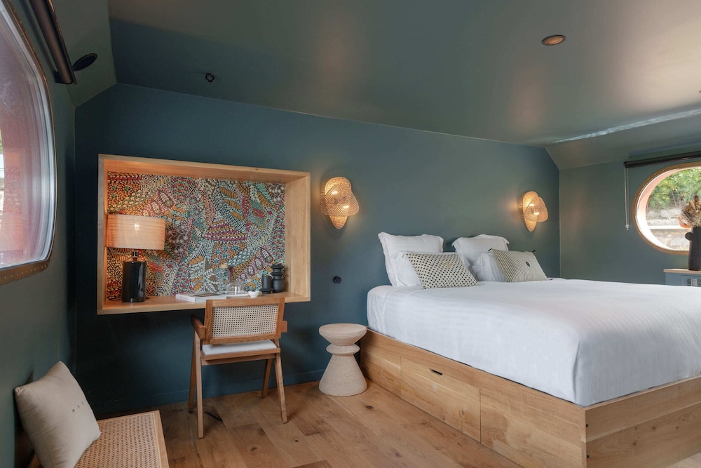 la peniche bed and bicycle aigues mortes