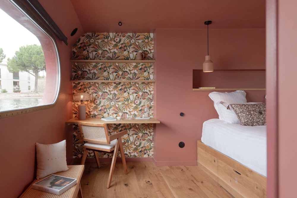 la peniche bed and bicycle aigues mortes