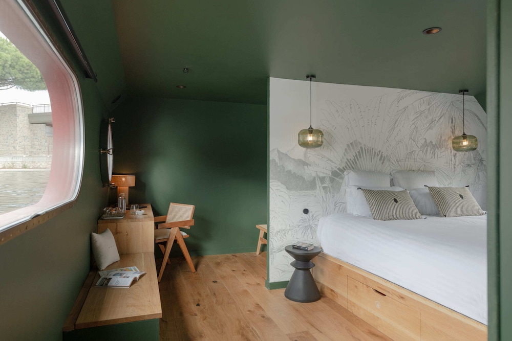 la peniche bed and bicycle aigues mortes