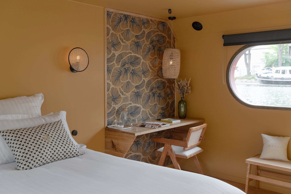 la peniche bed and bicycle aigues mortes