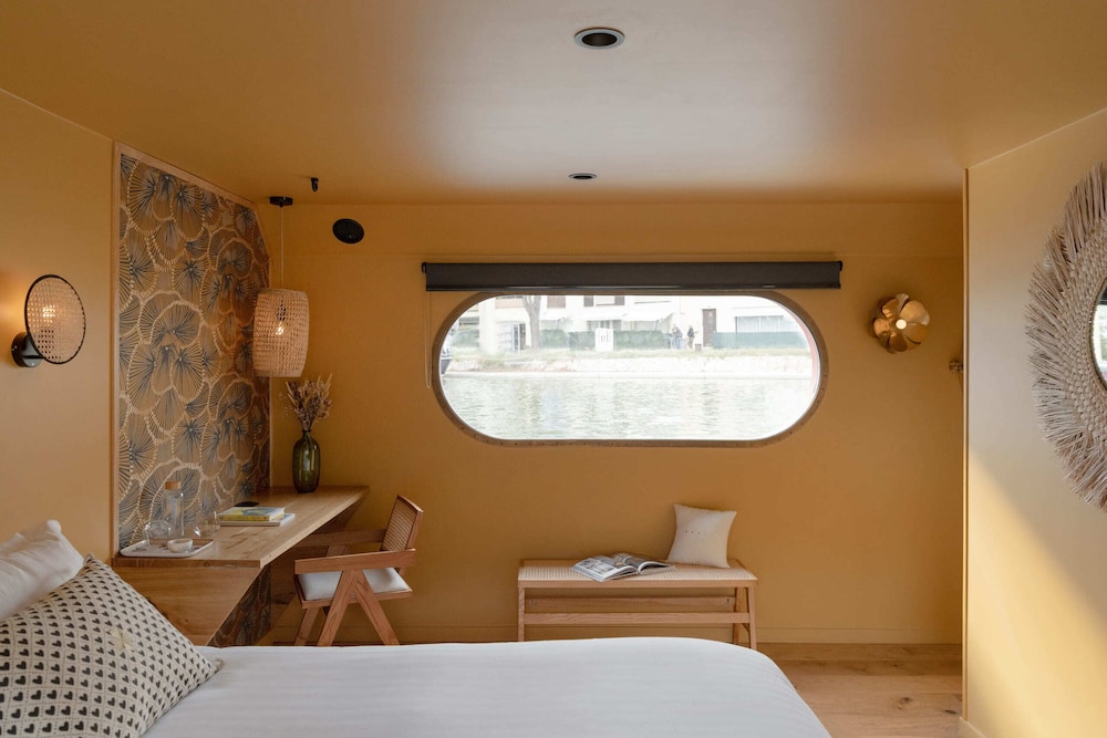 la peniche bed and bicycle aigues mortes