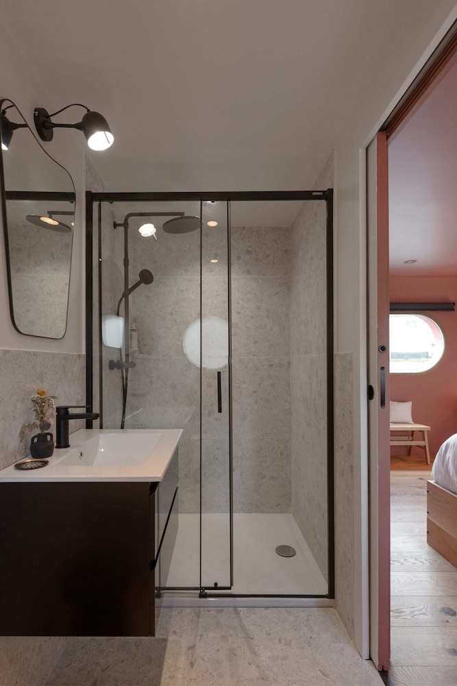 la peniche bed and bicycle aigues mortes