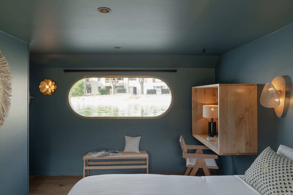 la peniche bed and bicycle aigues mortes