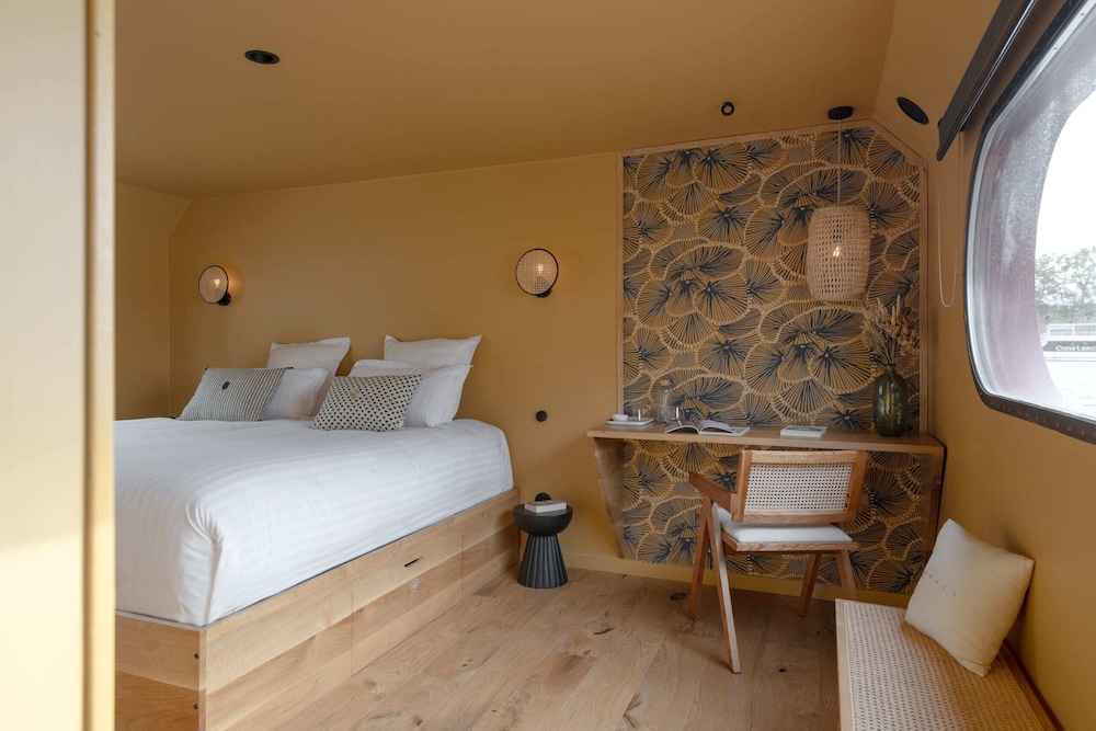 la peniche bed and bicycle aigues mortes