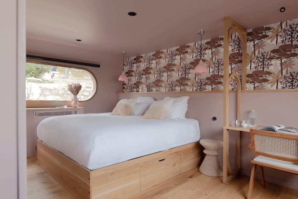 la peniche bed and bicycle aigues mortes