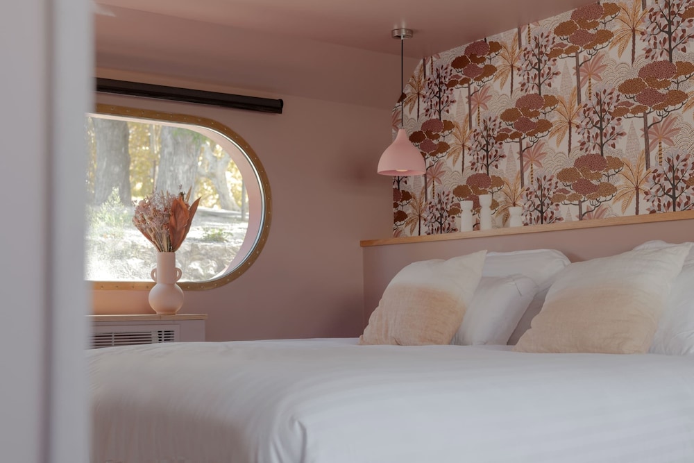 la peniche bed and bicycle aigues mortes