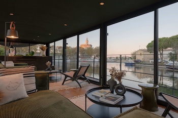 la peniche bed and bicycle aigues mortes