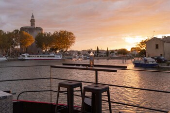 la peniche bed and bicycle aigues mortes