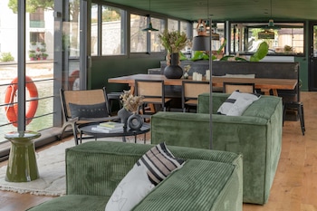 la peniche bed and bicycle aigues mortes