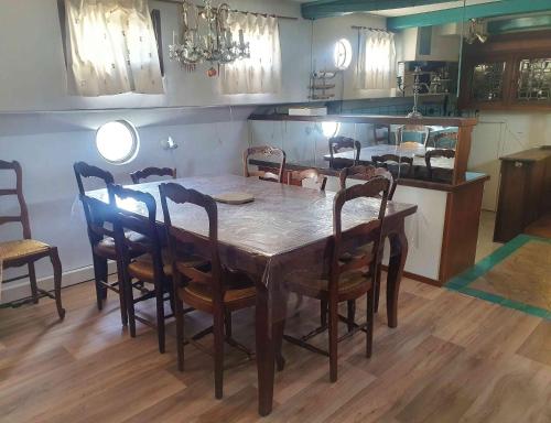 La Peniche Bed & Bicycle - Aigues Mortes,Gard>>Aigues-Mortes,4 star