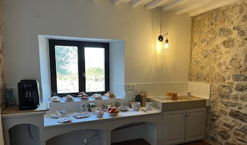 fleur de lys fayence