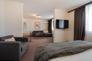 mercure albury