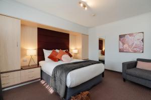 mercure albury