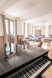 chateau de montabert