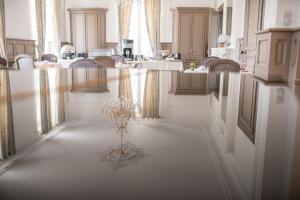 chateau de montabert