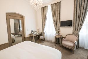 chateau de montabert