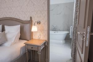 chateau de montabert