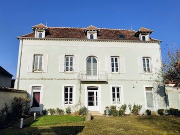 Villa Clément Sens Appart'hôtel,Saint-Clement>>Rosoy,3 star