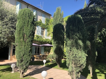 Le Jardin D'homps,Near Homps Cathedral,3 star