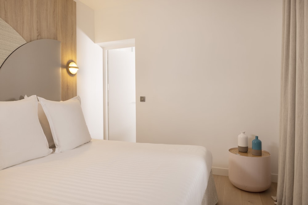 yuna blanche serviced apartments