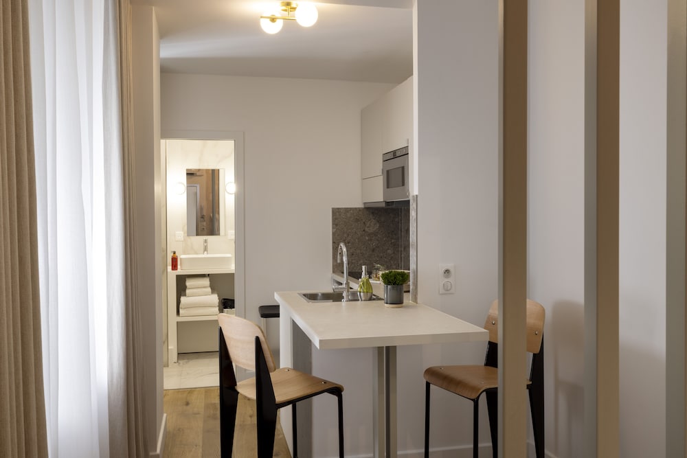 yuna blanche serviced apartments