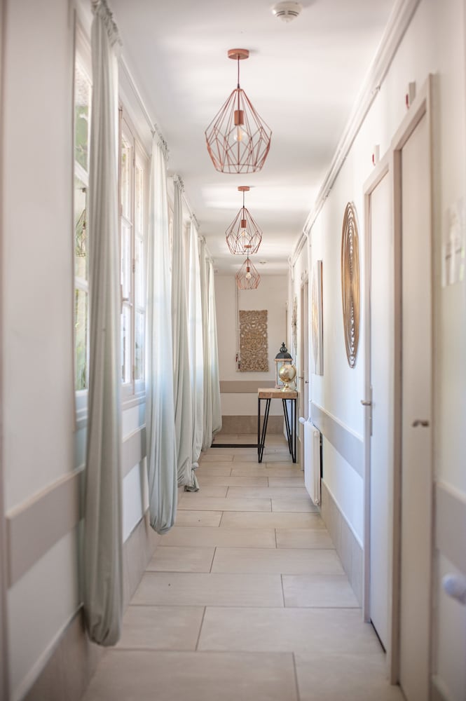 Château Des Ayes,In Saint-Etienne-De-Saint-Geoirs,3 star