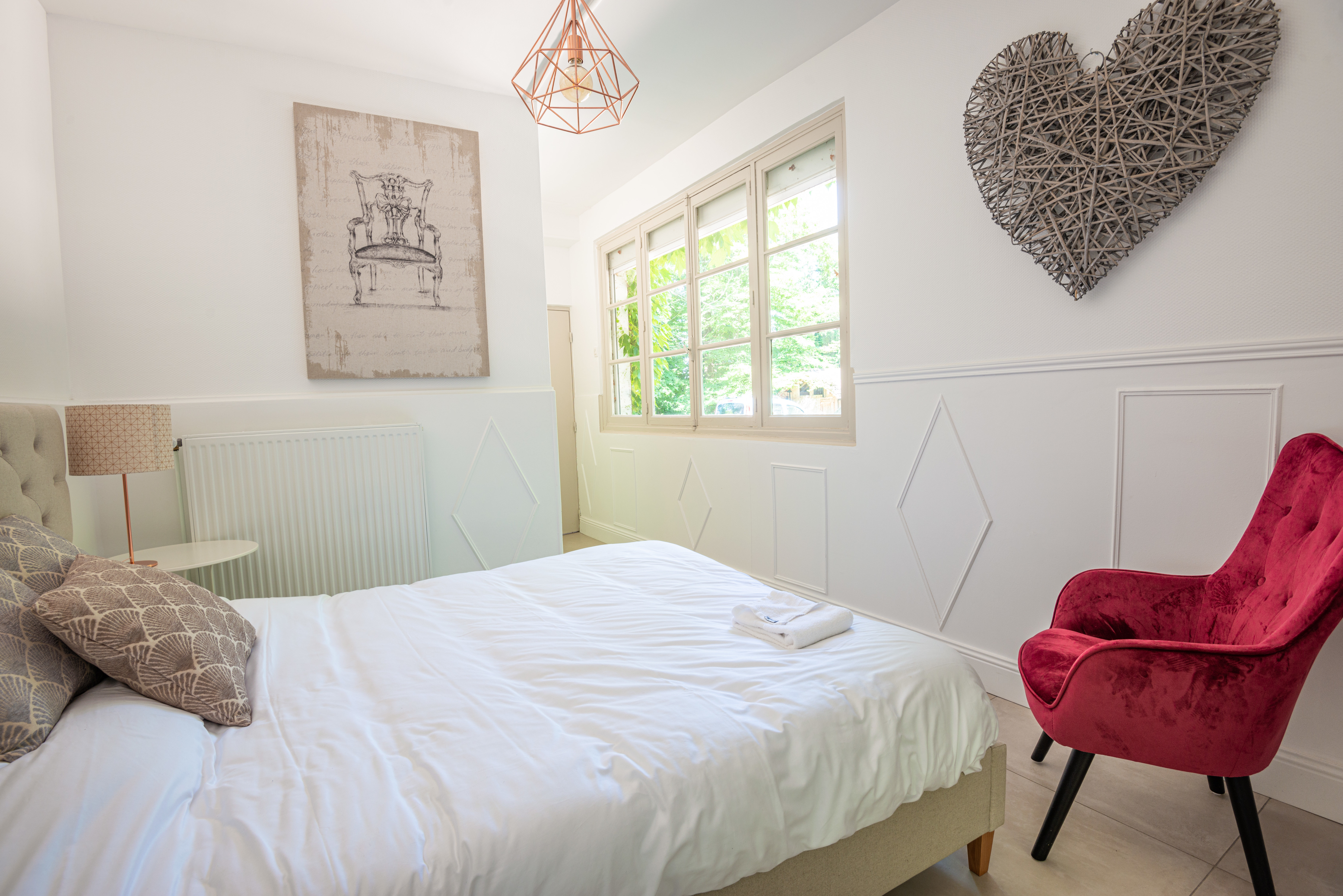 Château Des Ayes,In Saint-Etienne-De-Saint-Geoirs,3 star