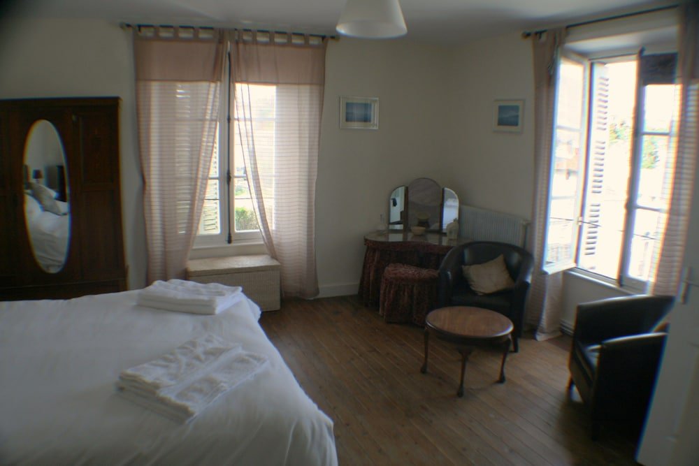 Le Voltaire Chambres Et Table D'hotes,Brion-Pres-Thouet>>Airvault,3 star