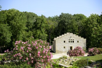 Le Chateau De Pondres,Gard>>Caissargues,4 star