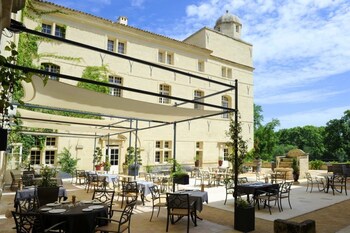 Le Chateau De Pondres,Gard>>Caissargues,4 star