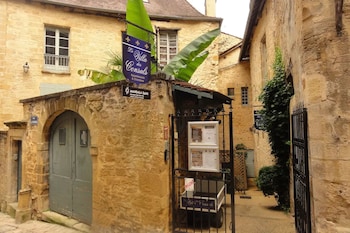 La Villa Des Consuls,3 Rue Jean Jacques Rousseau,4 star
