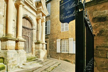 La Villa Des Consuls,3 Rue Jean Jacques Rousseau,4 star
