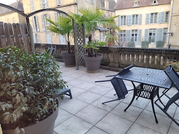 La Villa Des Consuls,3 Rue Jean Jacques Rousseau,4 star