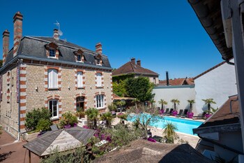 Manoir François 1Er,Near Church Of Notre-Dame-De-L'assomption,3 star