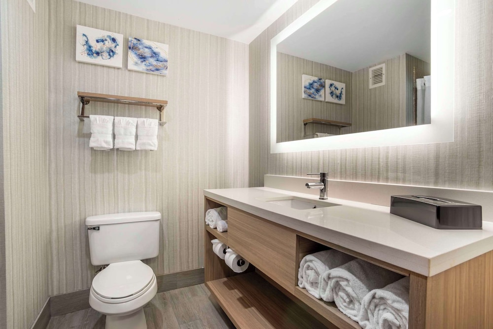 comfort suites at westgate mall