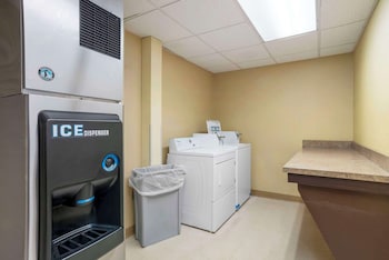 comfort suites at westgate mall