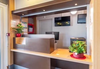 B&B Hotel Lyon St Bonnet Mi-Plaine,Chassieu>>3Rd Arrondissement,2 star