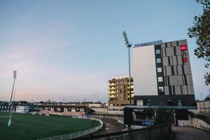 ibis rouen centre rive gauche mermoz