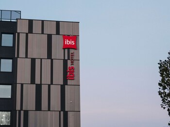 ibis rouen centre rive gauche mermoz