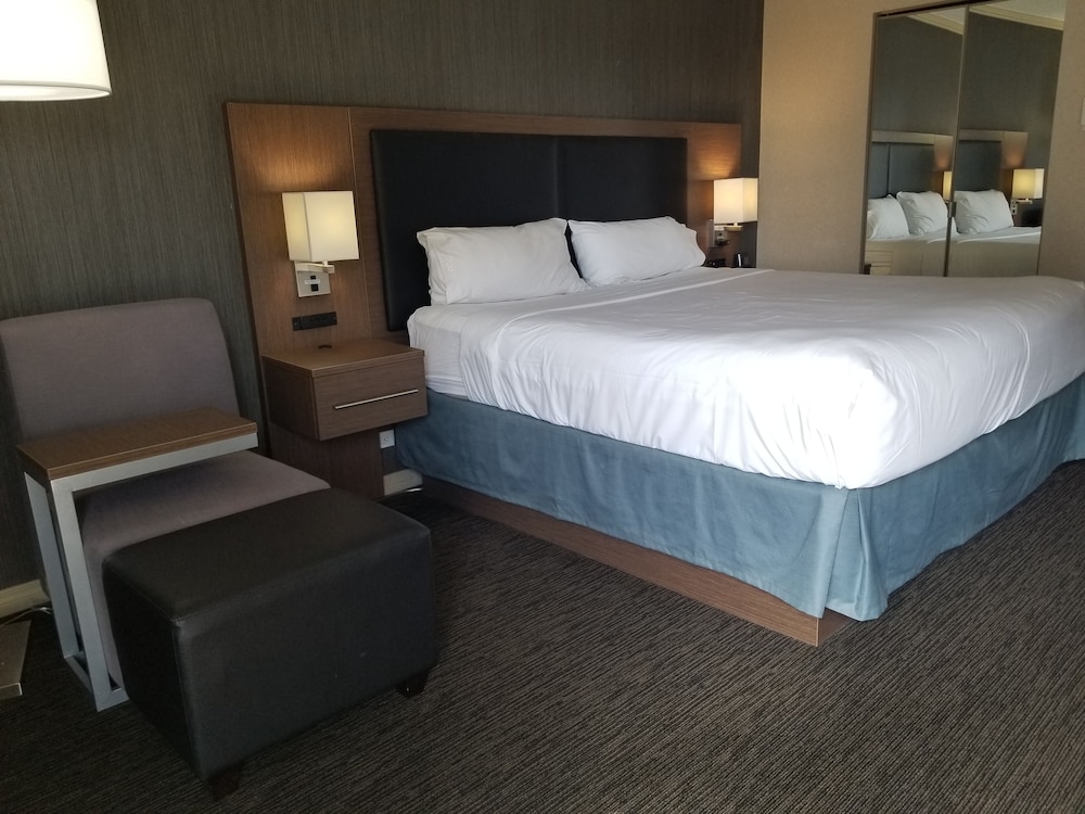 holiday inn express edmonton downtown by ihg
