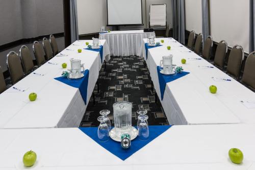 holiday inn express edmonton downtown by ihg