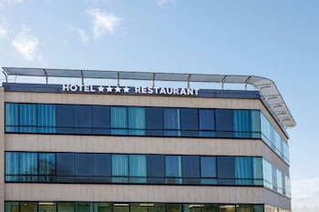 best western plus hotel escapade senlis