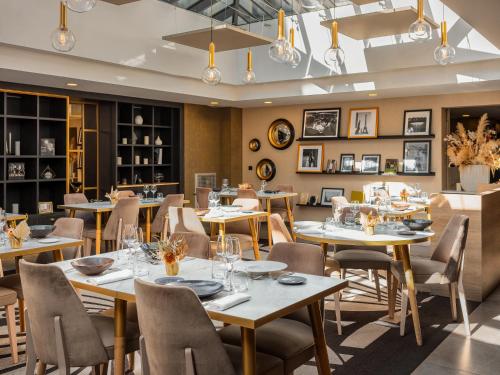 niepce paris hotel curio collection by hilton