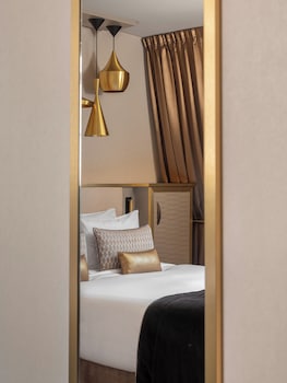 niepce paris hotel curio collection by hilton