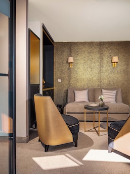 niepce paris hotel curio collection by hilton