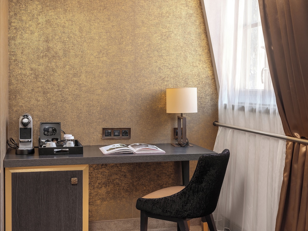 niepce paris hotel curio collection by hilton