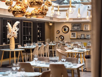 niepce paris hotel curio collection by hilton