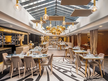 niepce paris hotel curio collection by hilton
