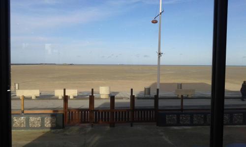 Face À La Mer,Near Gravelines Belfry,2 star