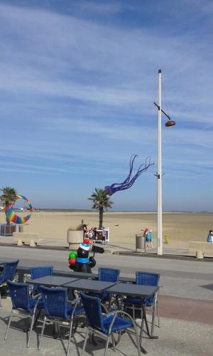 Face À La Mer,Near Gravelines Belfry,2 star